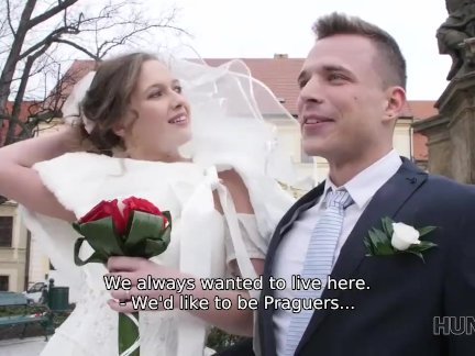 - Oui. Tu as tous baisé la mariée de quelqu'un au mariage ? Oui