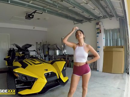 Roadside - cheating gf fucks her mechanic for cash