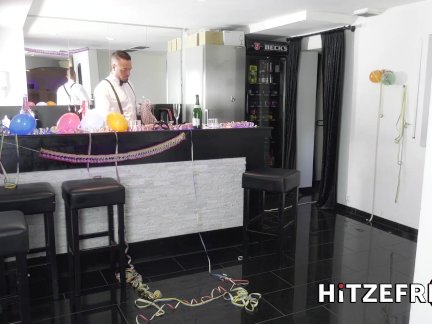 HITZEFREI Catwoman Tatjana Young on a sperm hunt