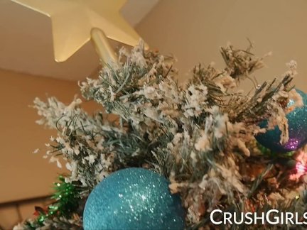 Big tit pornstar Jessa Rhodes deepthroats Santa Claus