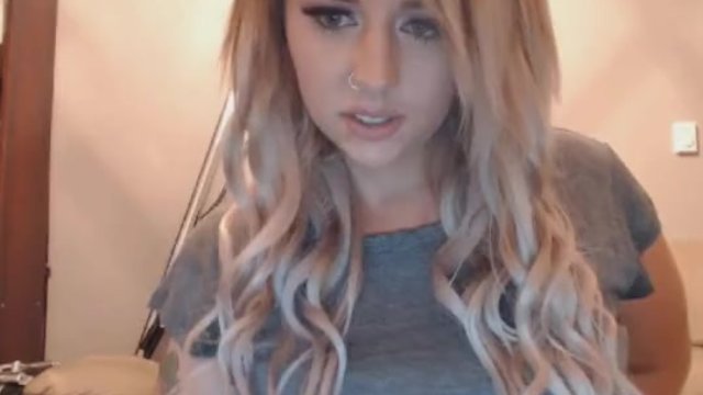 Very Hot Blonde Loves Masturbating on Cam