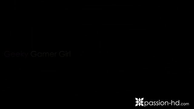 Passion-HD - Anal fucking with geeky gamer girl Holly Hendrix