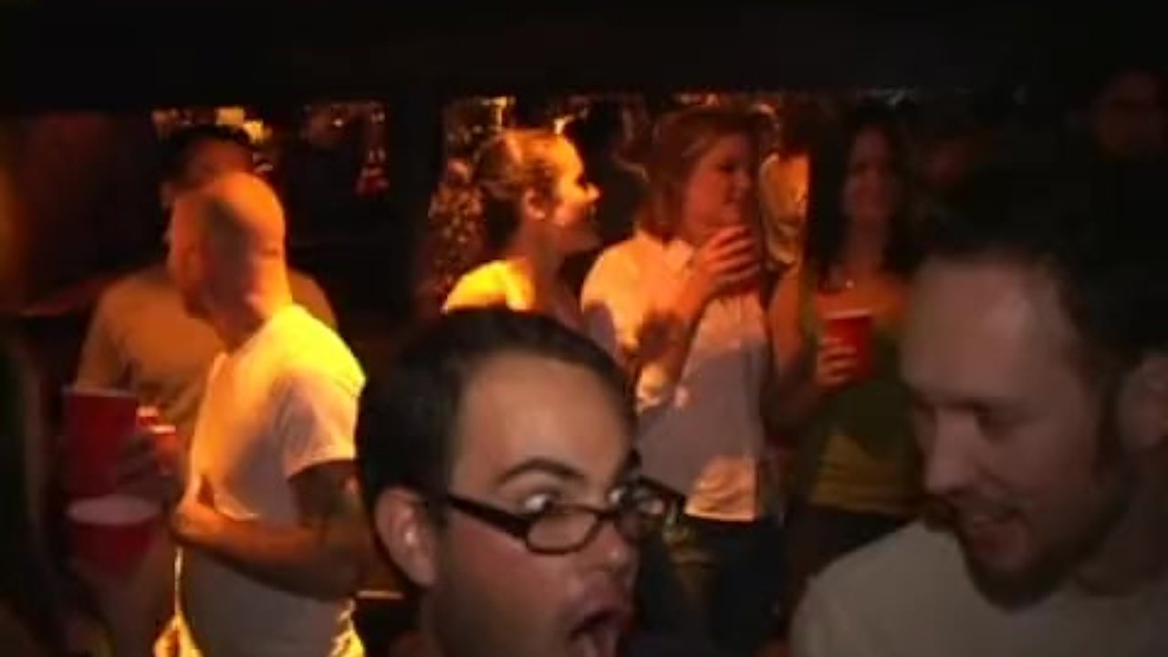 Nasty party chicks doing it in public - RedTube