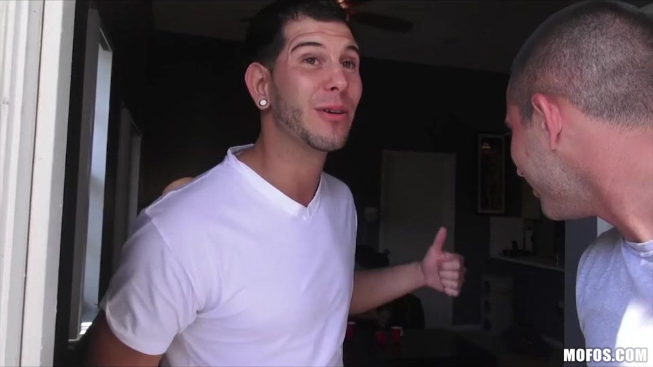 Group of teen Latinas start house party orgy