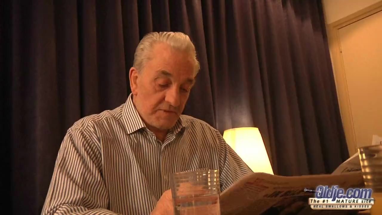 Old man gets sex from a horny teeny  - Free Sex Video - RedTube