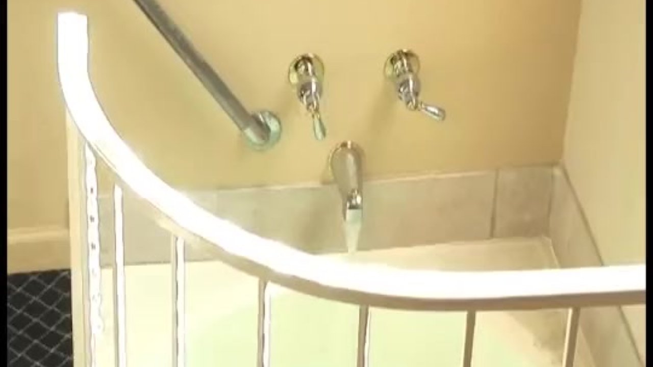 Handjob In The Bathtub - RedTube