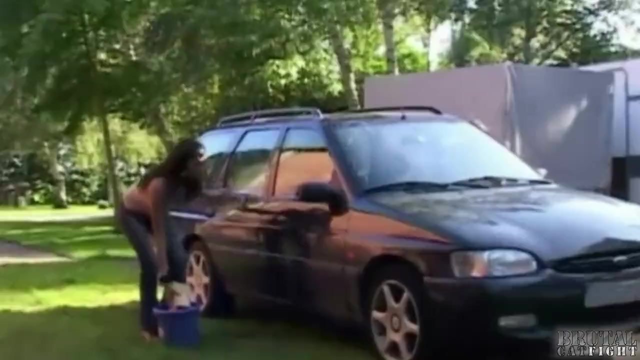 Rough catfight at a carwash - RedTube