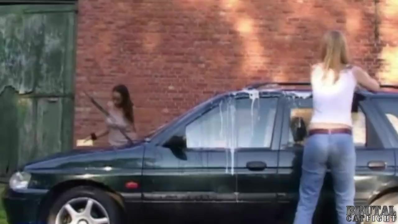 Rough catfight at a carwash - RedTube