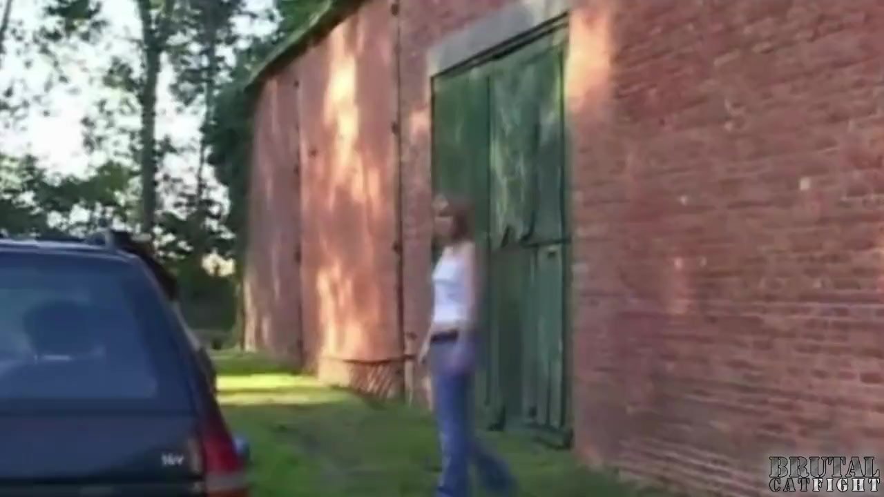 Rough catfight at a carwash - RedTube