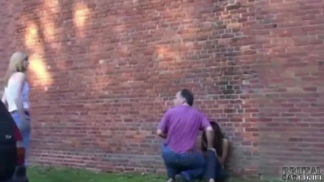 Rough catfight at a carwash - RedTube
