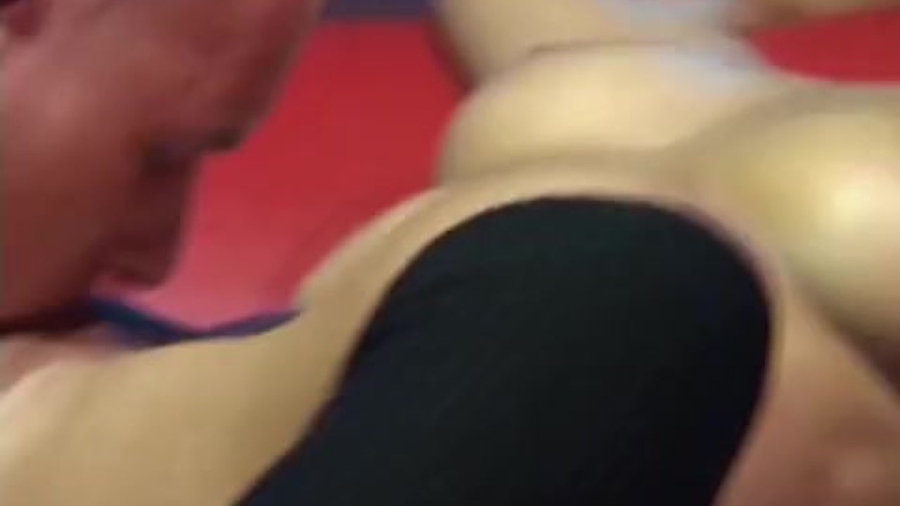 live sex shows,stage,porn show,stripping,sexs