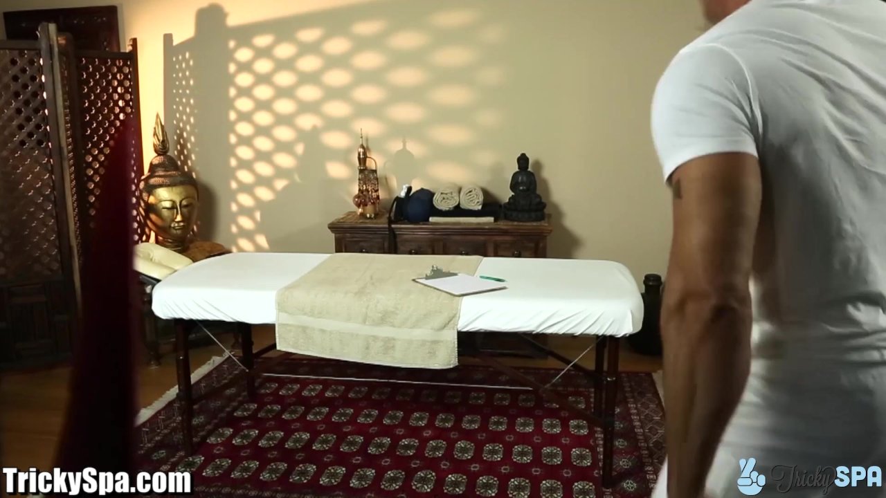 TrickySpa Veronica Avluv Gets Wet for Masseur - Free Sex Video - RedTube