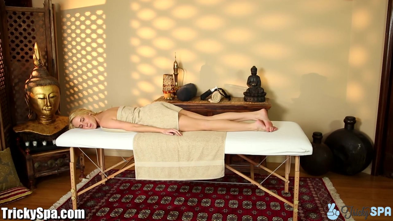 TrickySpa Masseur Gets Blown by Crazy Bitch  - Free Sex Video - RedTube