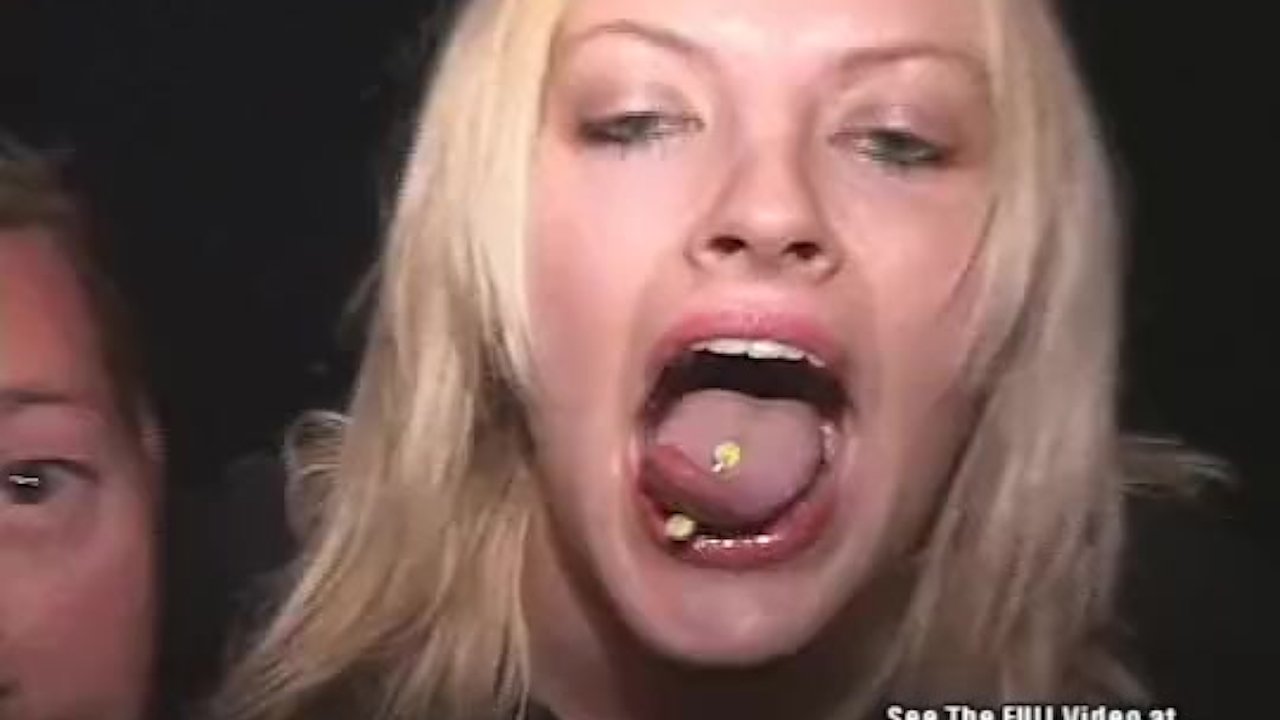 Smiley Blonde Bitch Gang Fuck In Porn Theater - 無料セックスビデオ - RedTube