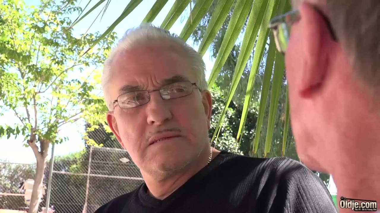 Oldman fucks a sinful nun right in the chapel - 無料セックスビデオ - RedTube