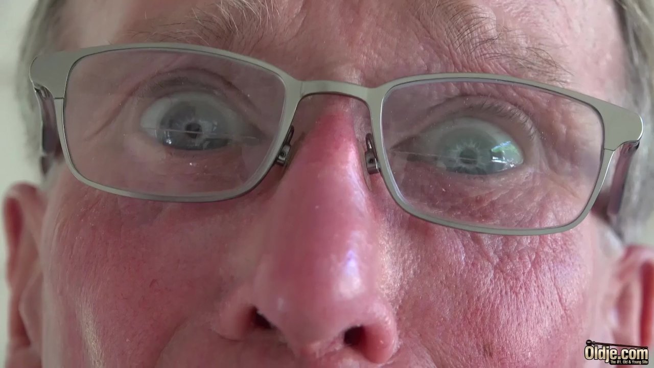 Oldman fucks a sinful nun right in the chapel - 無料セックスビデオ - RedTube