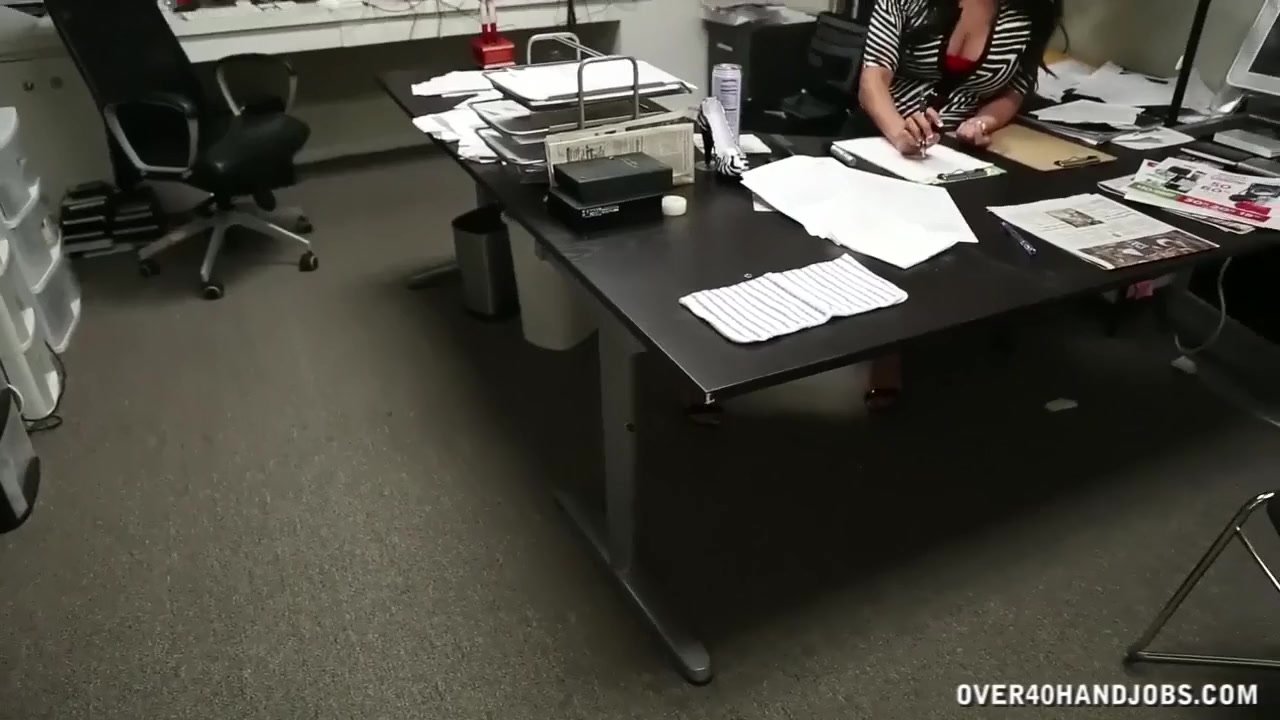 Mature Latina handjob at the office - Free Sex Video - RedTube