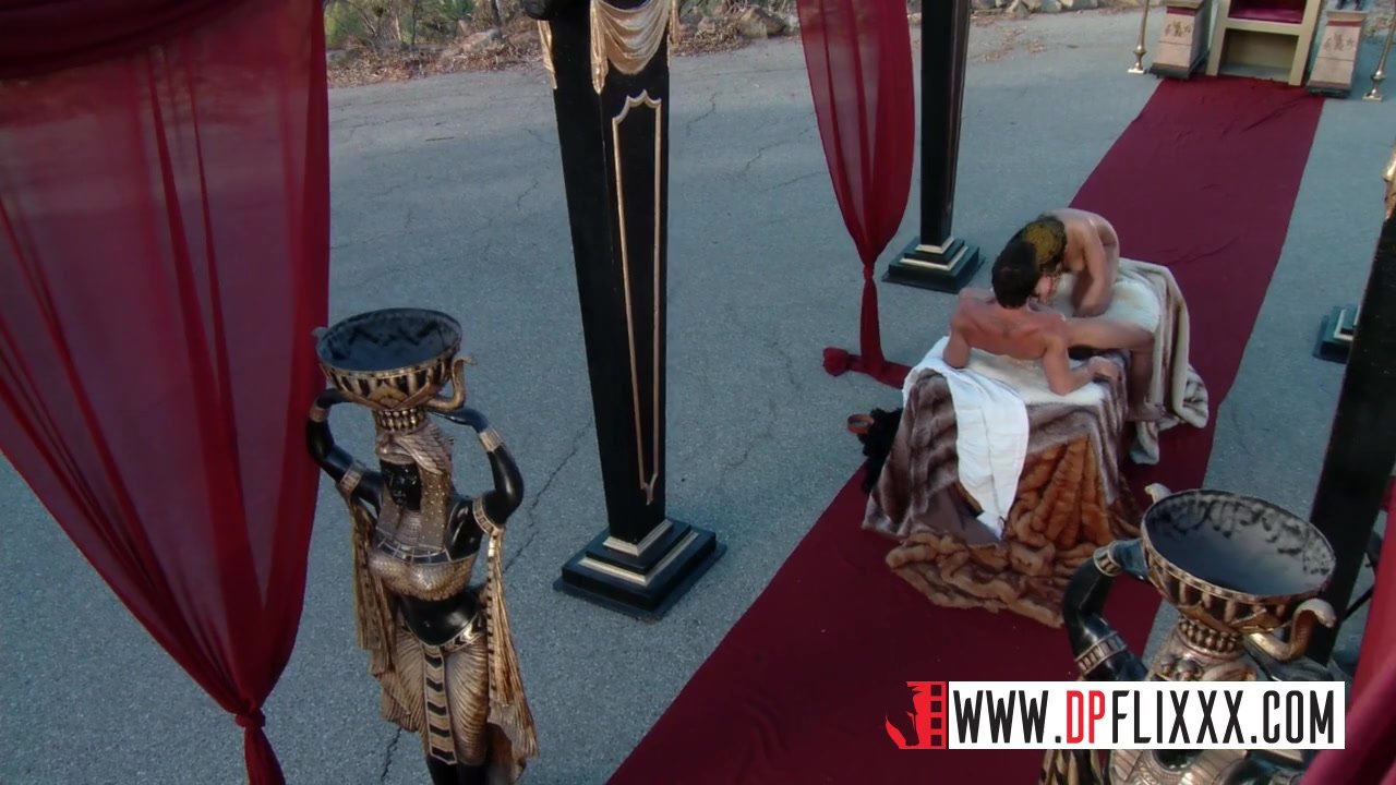 Princess Selena Fucks Her Sex Slave - 無料セックスビデオ - RedTube