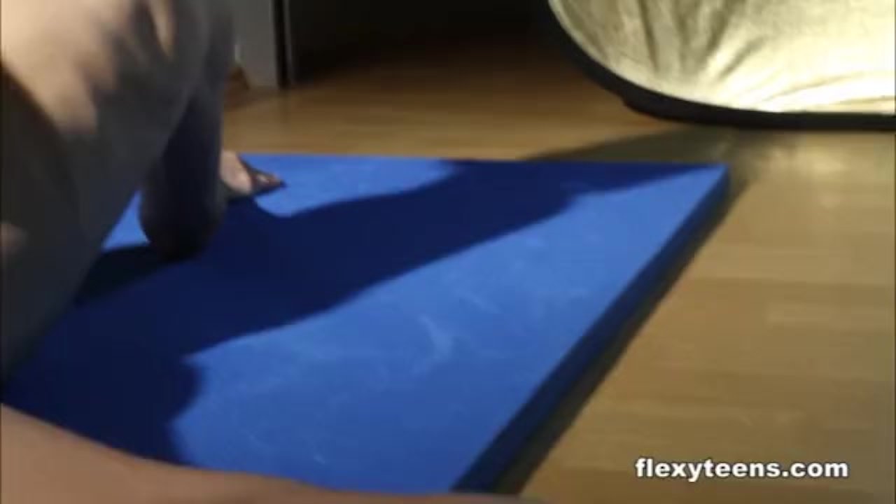 Flexy Teens - Masha shows flexible body - RedTube