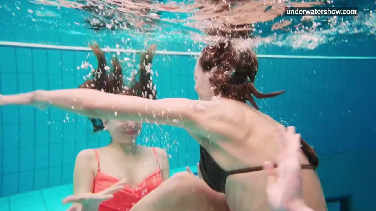 1280px x 720px - 3 girls have fun in the water - RedTube