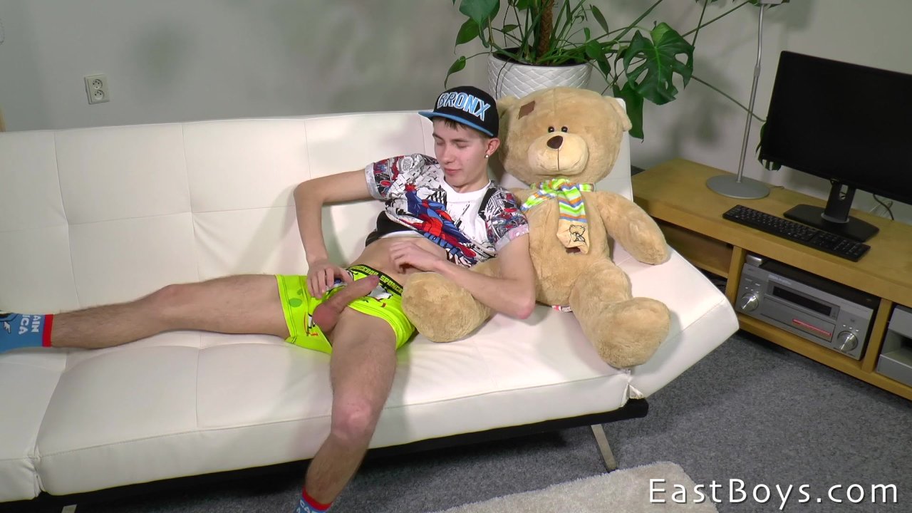 Czech Boy Gets Handjob - Free Sex Video - RedTube 