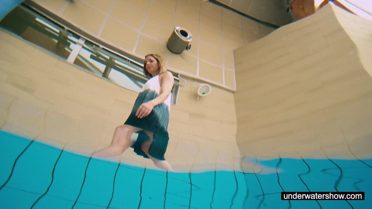 Teen girl Avenna is swimming in the pool - RedTube