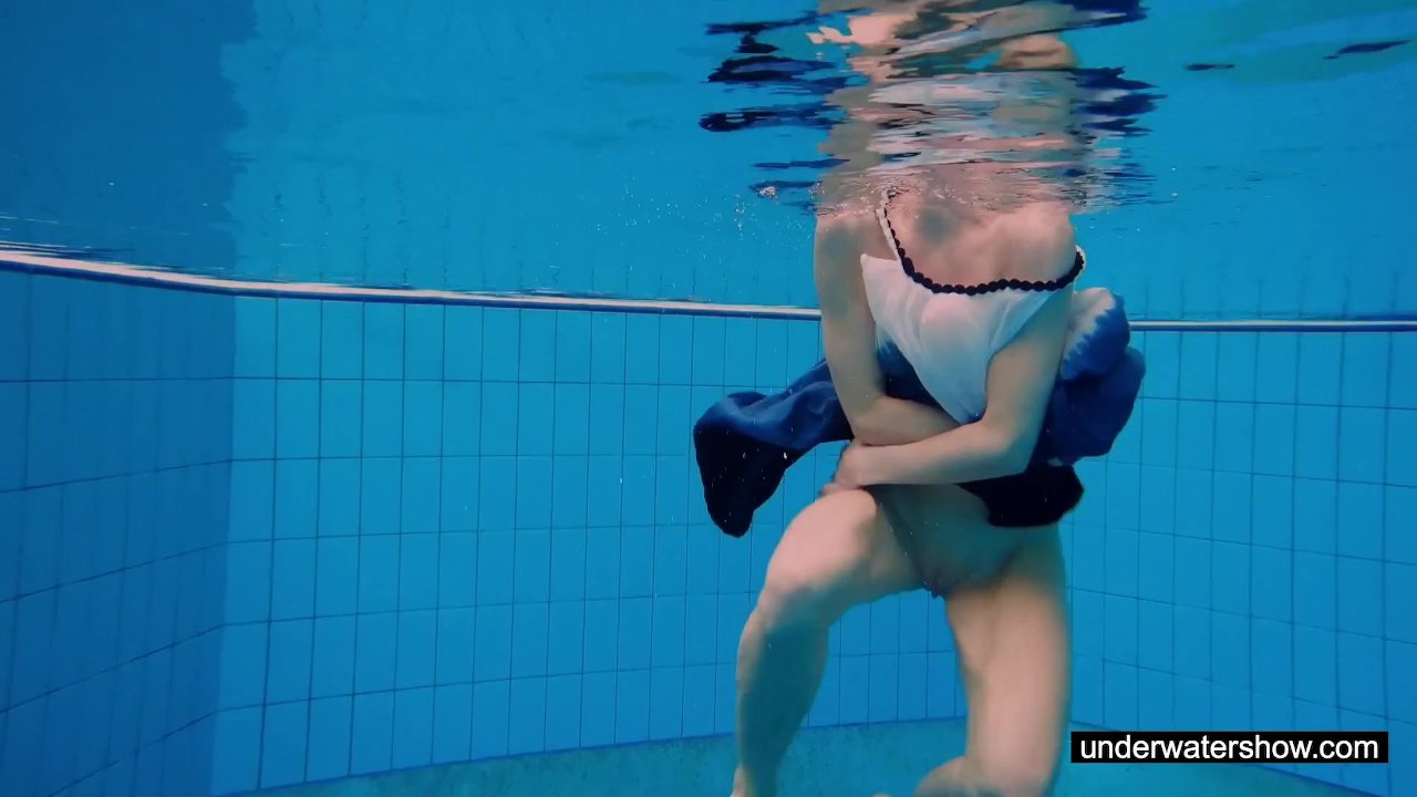 Teen girl Avenna is swimming in the pool - RedTube
