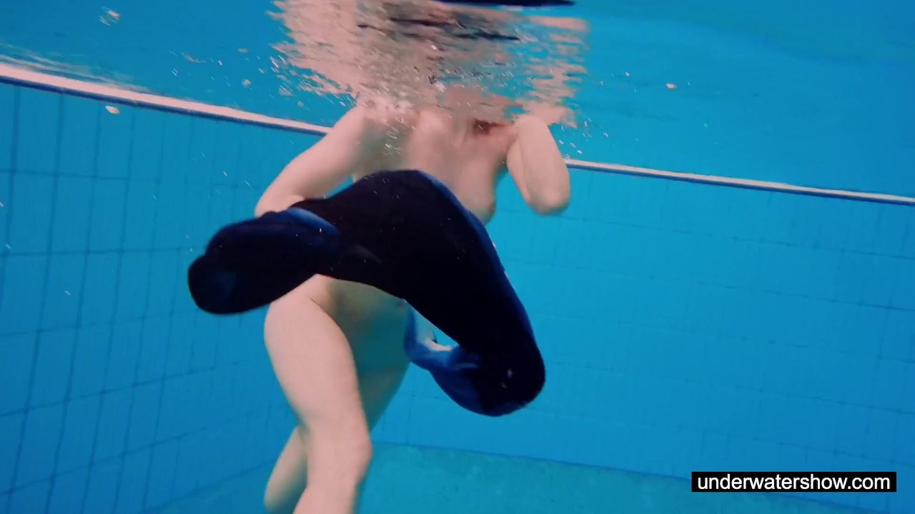 Teen girl Avenna is swimming in the pool - RedTube