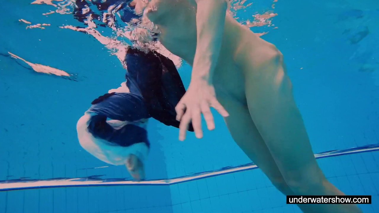 Teen girl Avenna is swimming in the pool - RedTube