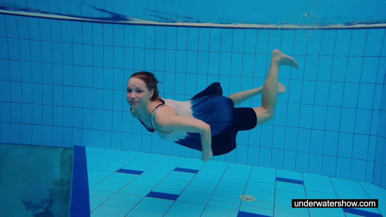 Teen girl Avenna is swimming in the pool - RedTube