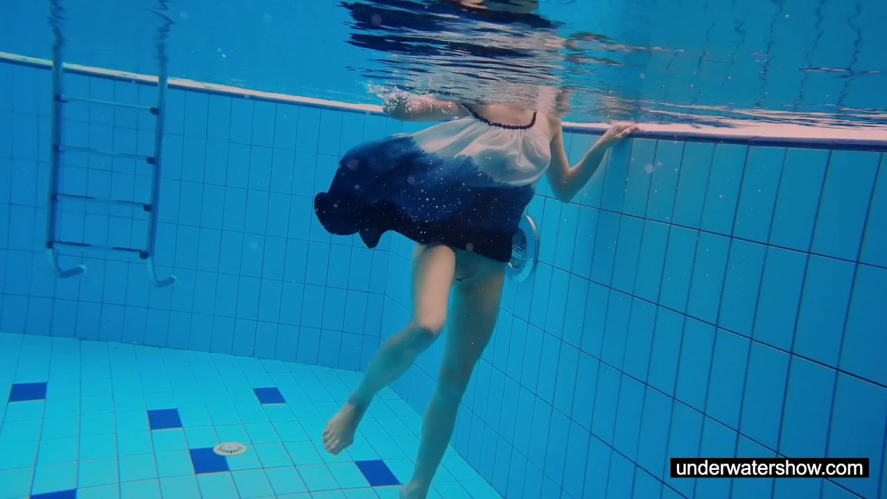 Teen girl Avenna is swimming in the pool - RedTube