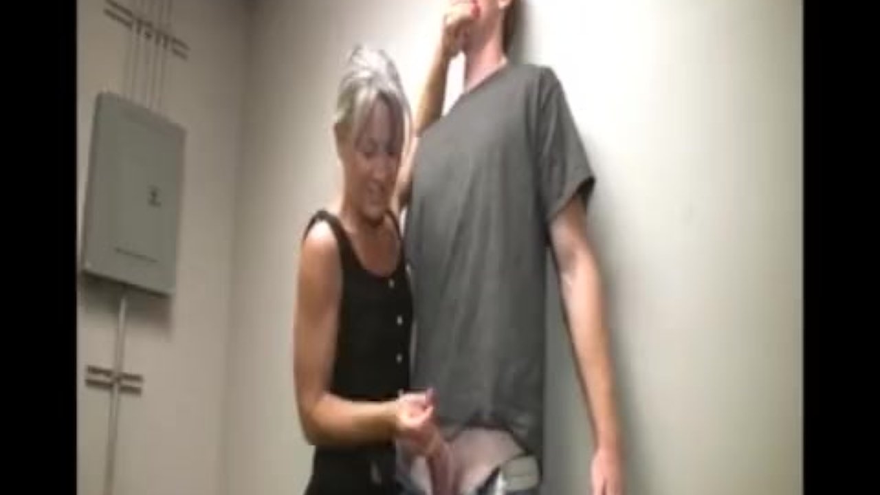 Granny handjob - RedTube