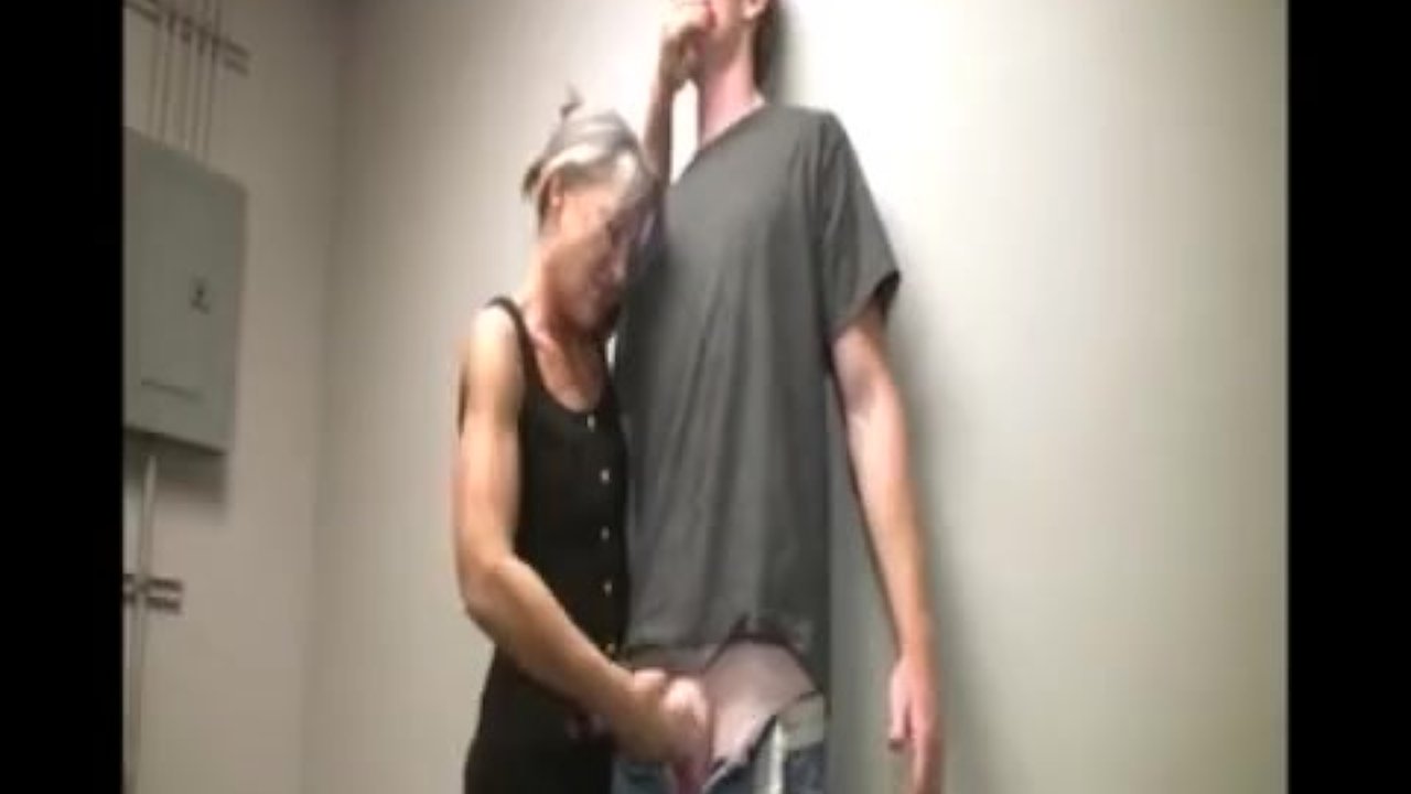 Granny handjob - RedTube