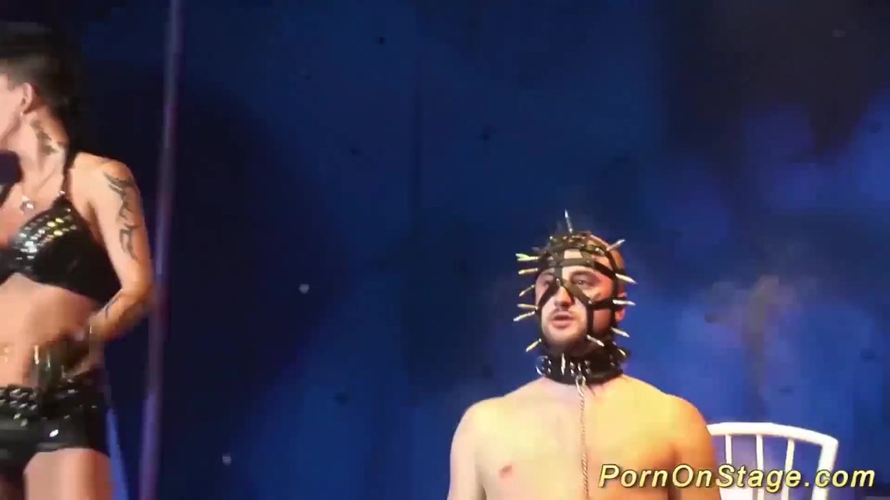 extreme fetish show on public show stage - 無料セックスビデオ - RedTube