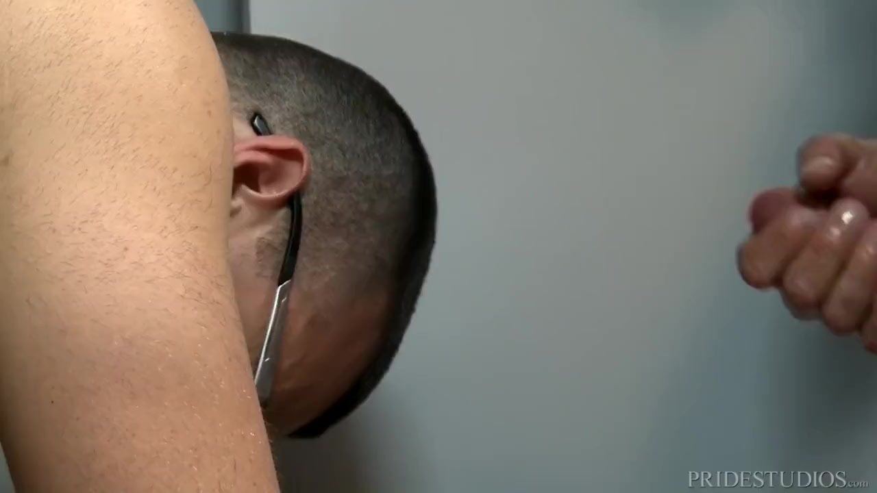 Sean Duran Gives Bored Couple Glory Hole Surprise! - 無料セックスビデオ - RedTube