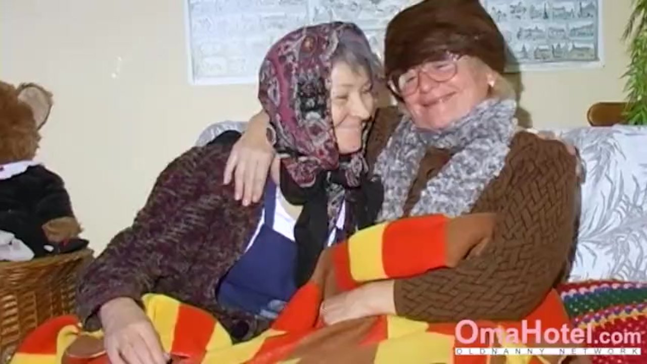 OmaHoteL Two Mature Lesbians Playing Together - Free Sex Video - RedTube
