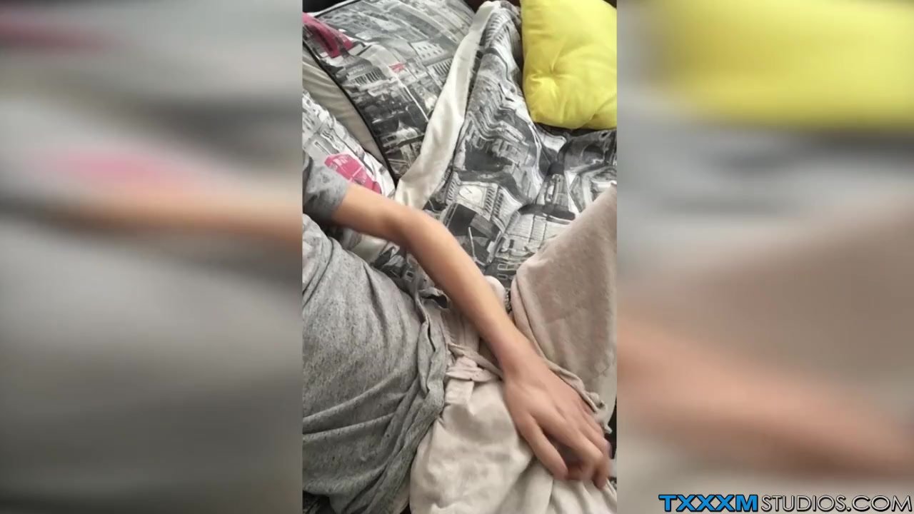 Skinny dude jerking off his dick solo - Vidéo de sexe gratuite - RedTube