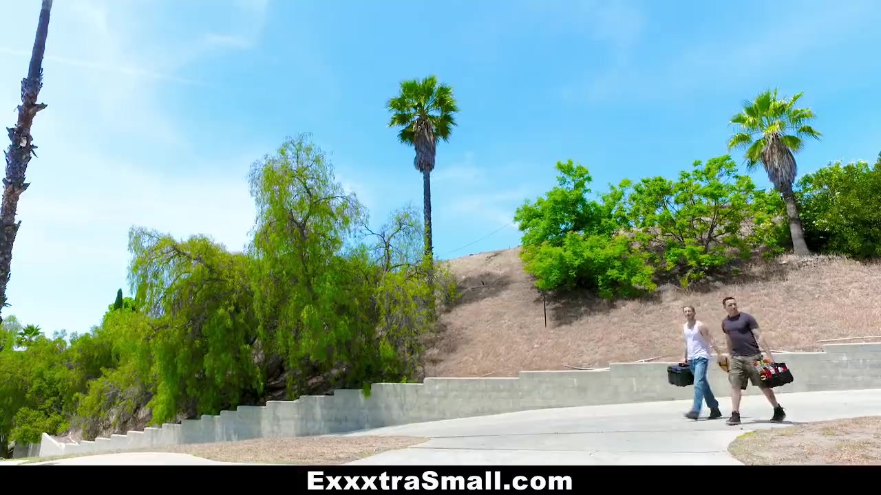 ExxxtraSmall - Horny Babe Gets DP from Carpenters - Free Sex Video - RedTube