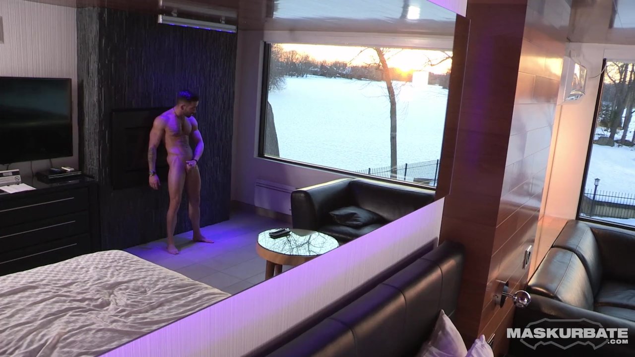Straight Solo Muscle Hunk Jerks Big Dick In His Glam Lodge - RedTube