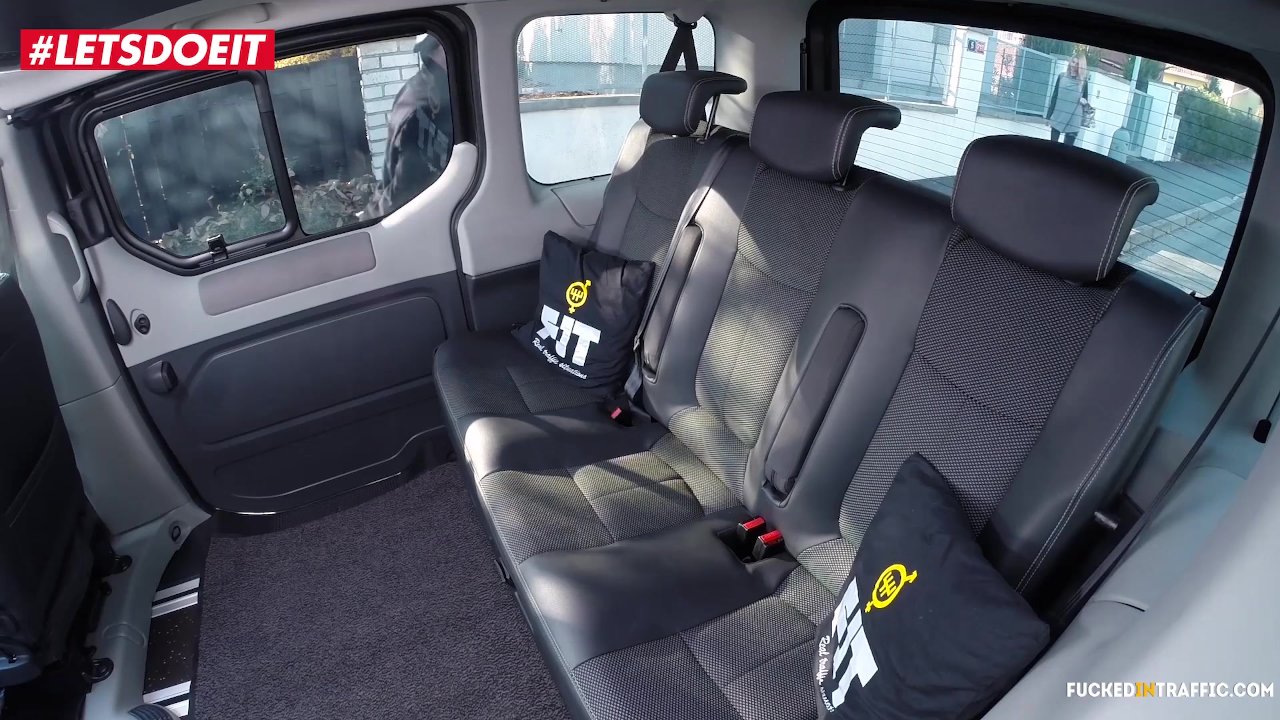 TEEN ESCORT EXPOSED BY UBER DRIVER FUCKS FOR HIS SILENCE - RedTube