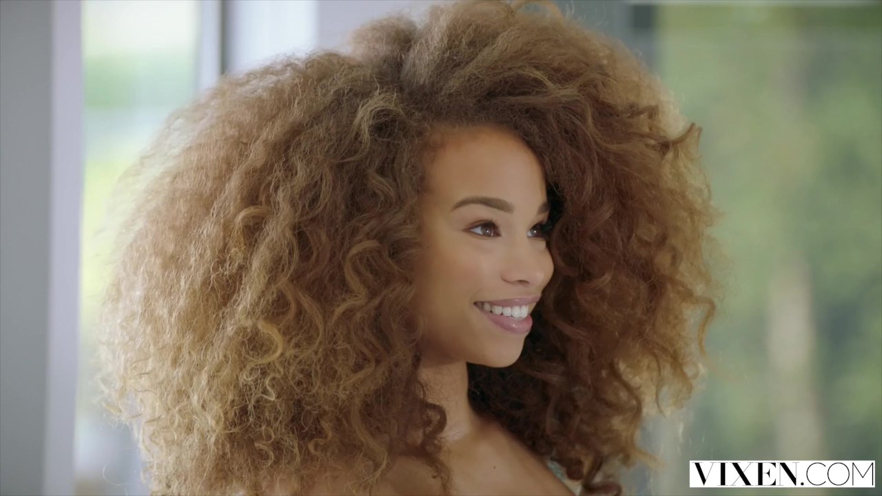 VIXEN Novinha Linda Fode Colega de Quarto do Irmão o Quanto Antes - RedTube