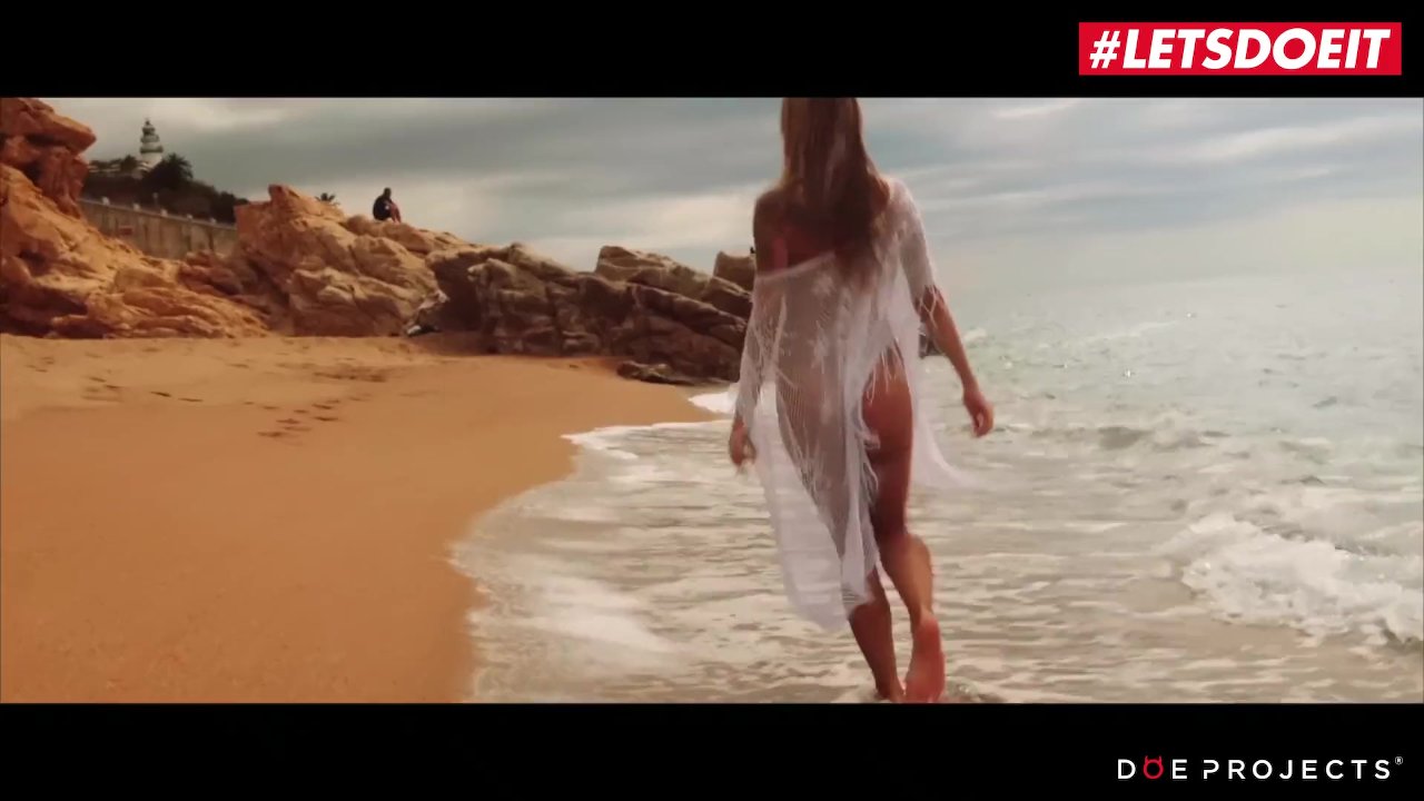 LETSDOEIT - Most Sensual Blowjob Ever At The Beach - Бесплатное секс видео - RedTube