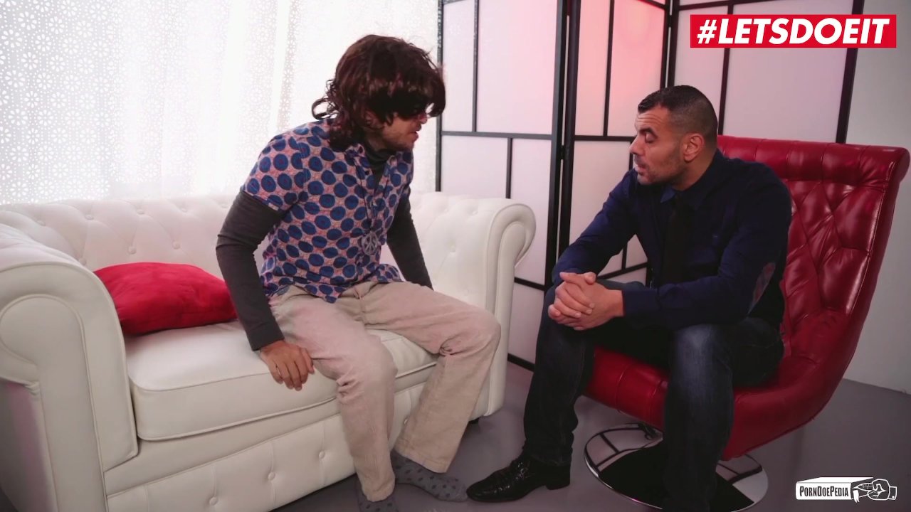 LETSDOEIT - Perfect Teen Julia De Lucia Helps With Premature Ejaculation - Video di sesso gratis - RedTube