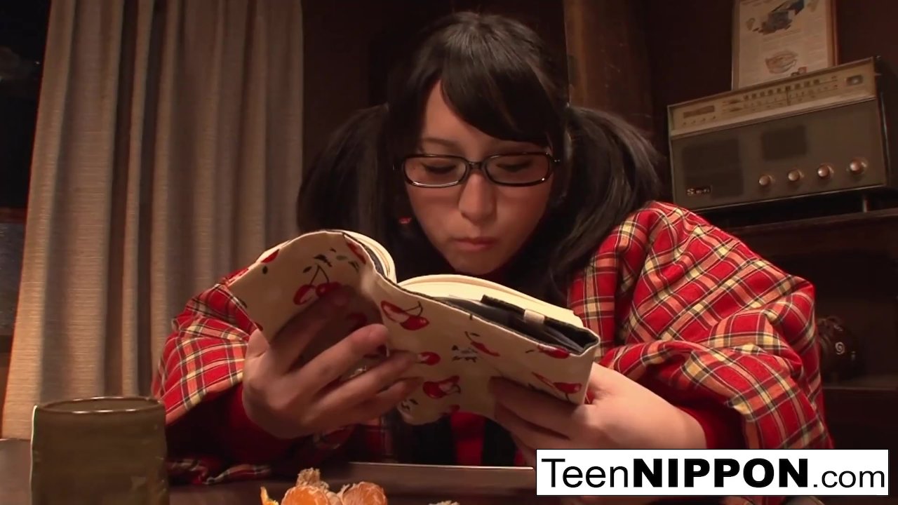 After reading a romance novel, curious teen fingers her pussy - RedTube