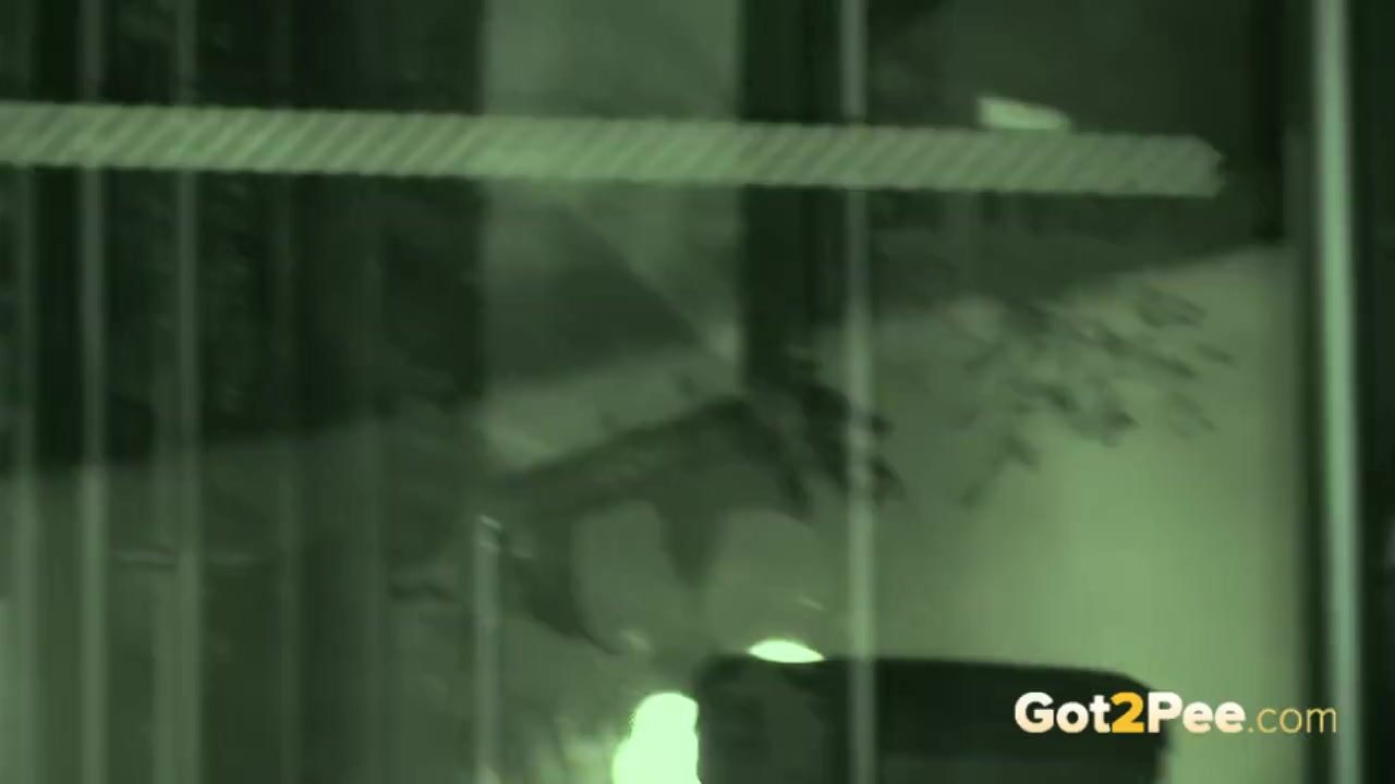 Night Vision Catches This Babe Public Pissing - Бесплатное секс видео - RedTube