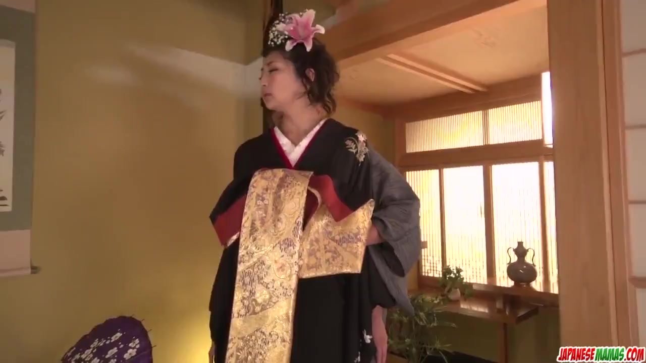 Milf takes down her kimono for a big dick - More at Japanesemamas com - Free Sex Video - RedTube