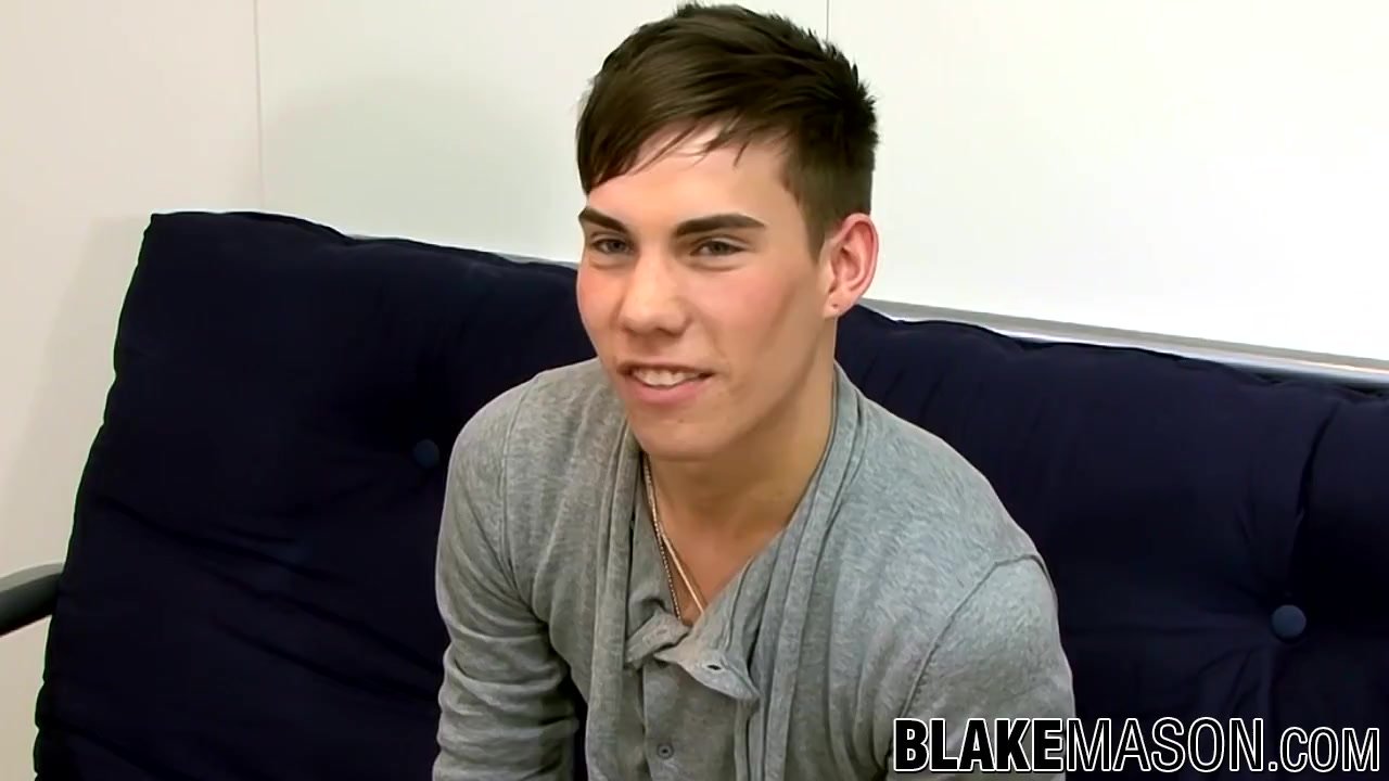 Cute British twink Evan jerking off until cum sprays himself - Darmowe seks wideo - RedTube