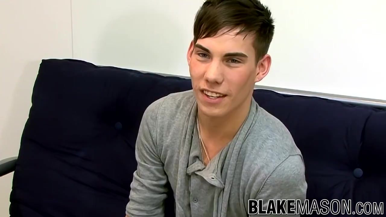 Cute British twink Evan jerking off until cum sprays himself - Darmowe seks wideo - RedTube