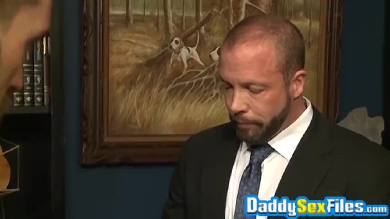Voyeur papi viendo hardcore trío hunk perforación anal - Video de sexo gratis - RedTube