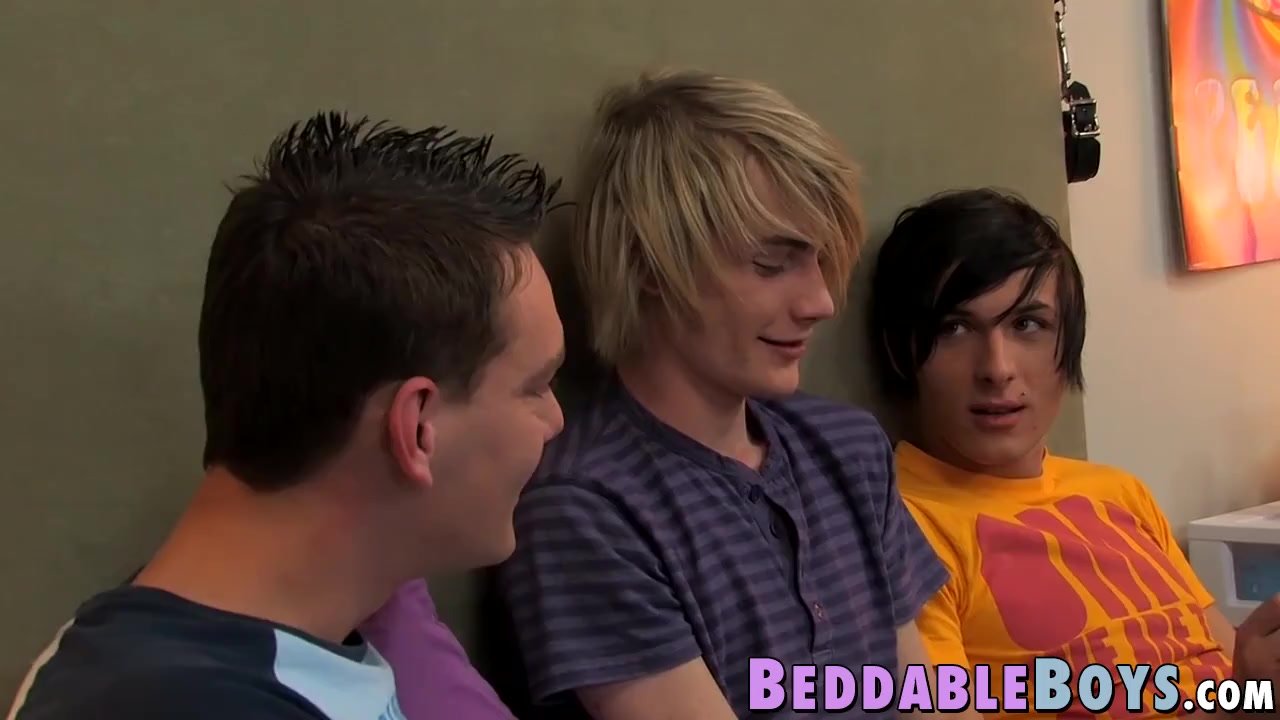 Young emo twinks suck off each other before hard threesome - RedTube